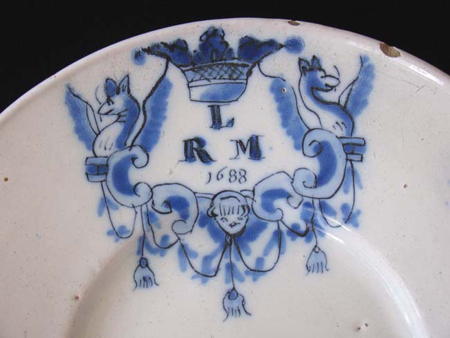 A RARE Dutch Delft blue and white monogrammed plate dated 1688 — image 2